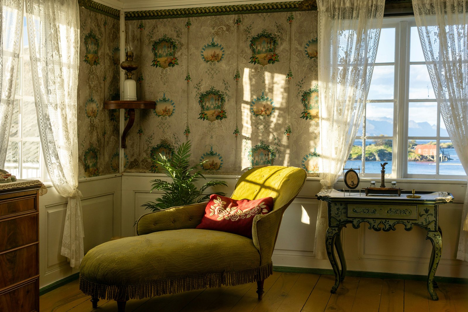 Zimmer mit geschlossenem Fenster